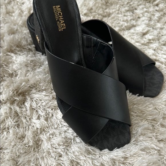 Michael Kors Black Women's Slide Sandals new ✨size 6 - Picture 1 of 8